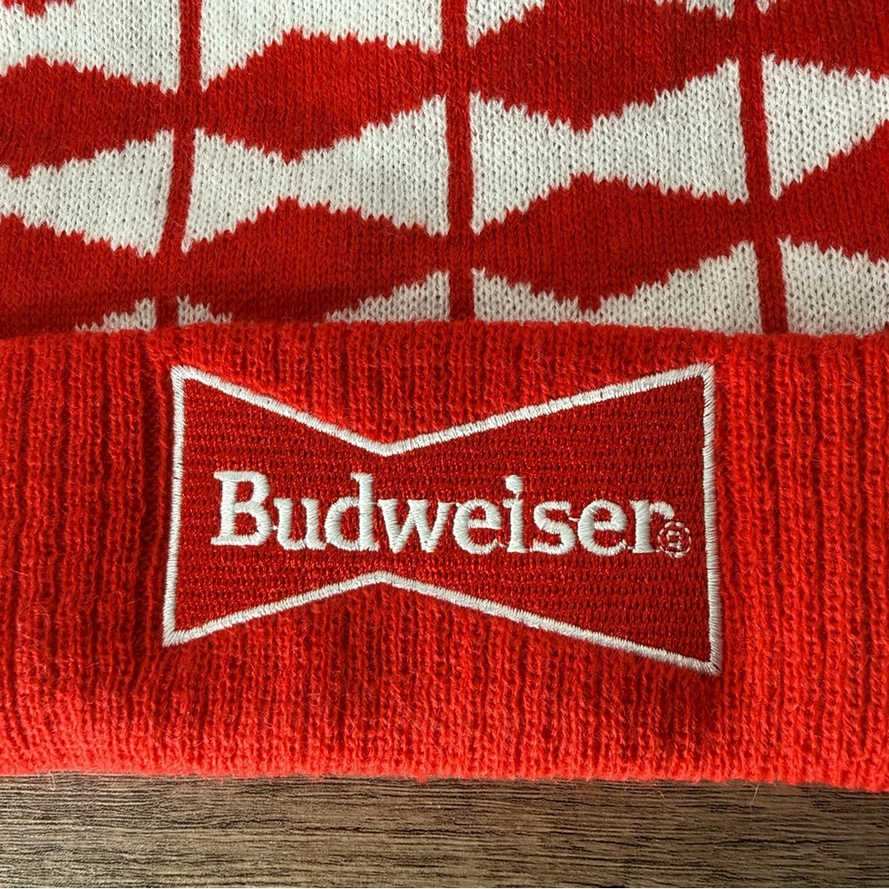 BUDWEISER Vintage Knit Toque Beanie Pompom Red White Beer Impact Machine - Picture 5 of 8